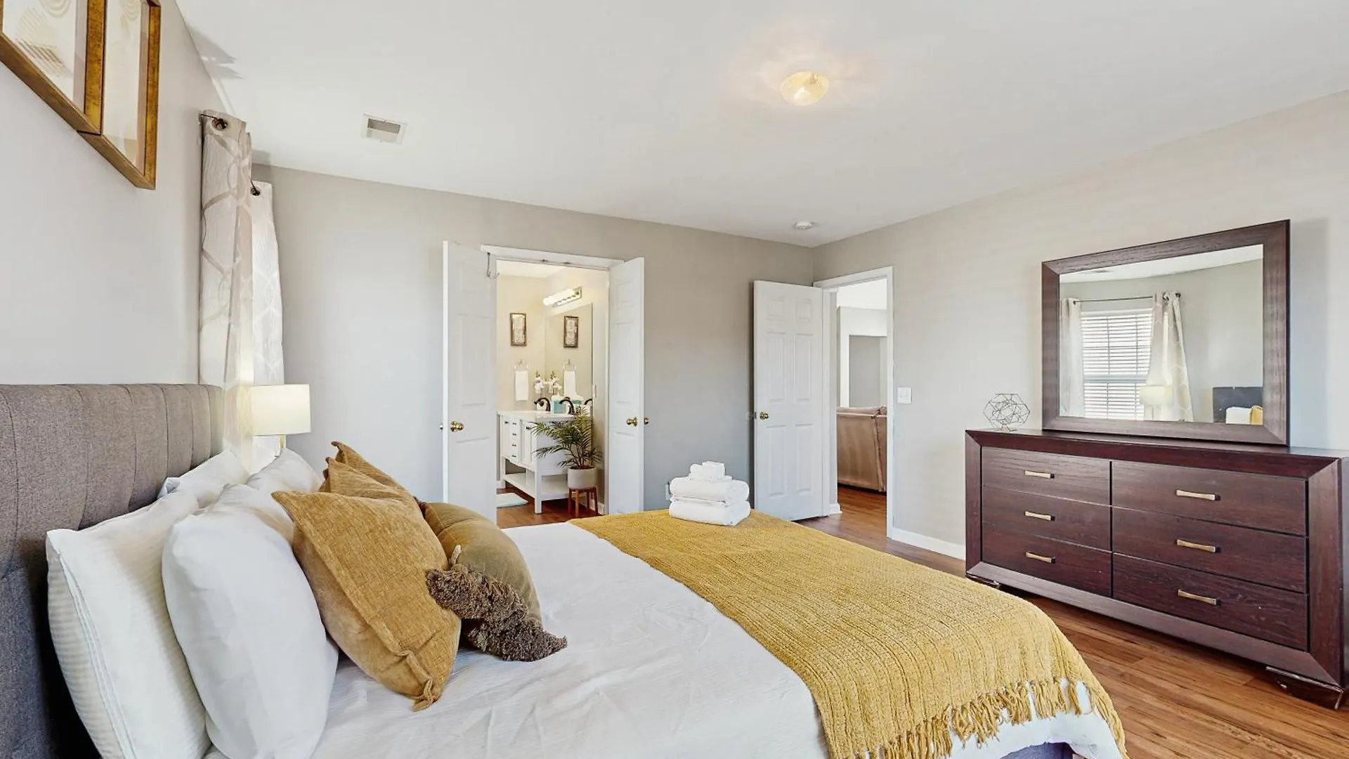 North Nashville Cozy 0*,  United States