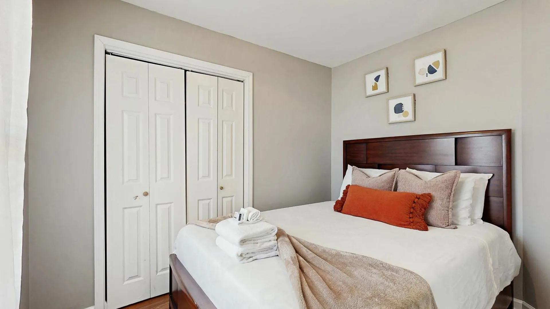 North Nashville Cozy 0*,  United States